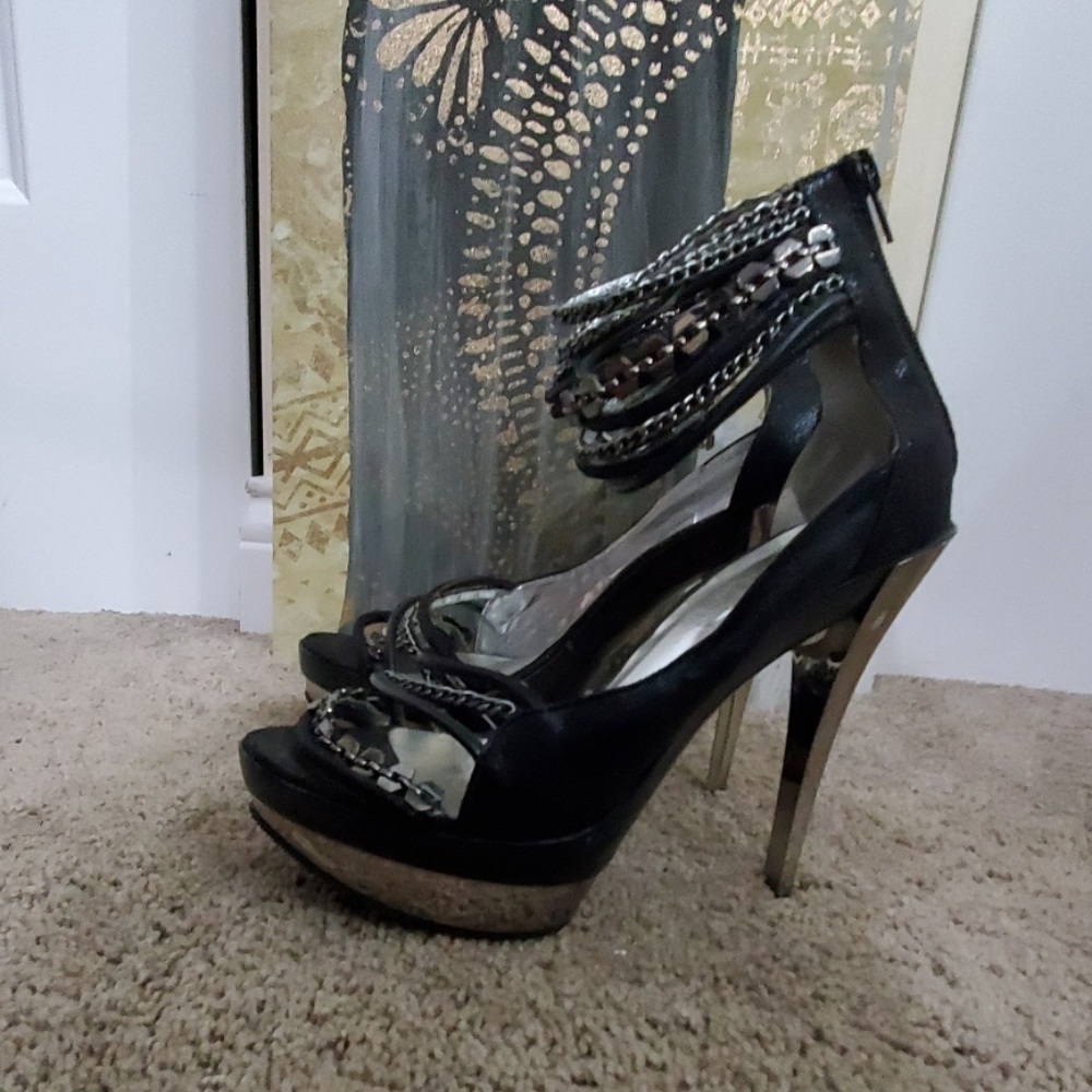 Shoes - Picture 4 of 4
